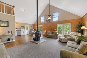 Smart TV, fireplace, DVD player