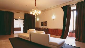 TV a schermo piatto 42 pollici con canali digitali