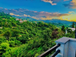 Quarto casal standard, vista para a montanha | Vista para o jardim