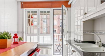 Apartment 'O Faro Apartamentos' with Sea View, Balcony and Air Conditioning