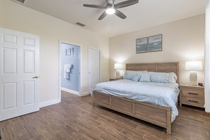 2 bedrooms, desk, free WiFi, bed sheets