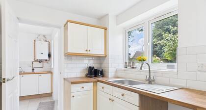 Spacious 3-Bed Home Near M6 & Wolverhampton City