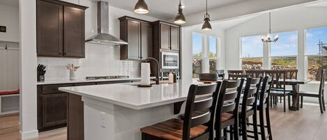 Refrigerador, microondas, horno, placa de cocina