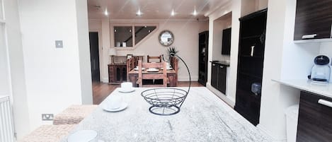 Deluxe Apartment | Private kitchen | Fridge, microwave, oven, stovetop