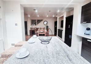 Private kitchen - Luxurious & Spacious 2BR (Nottingham)
