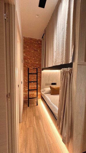 Vierpersoonskamer, privébadkamer | Gratis wifi