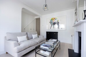 TV - Mirabel, by Veeve (London)