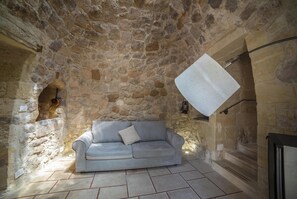 Vil·la nupcial, diversos dormitoris (Tenuta Apollonio Pool & Relax) | Sala d'estar | Televisor de 21 polzades amb canals per cable 