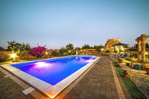 Villa familiar, varias habitaciones (Tenuta Apollonio Pool & Relax) | Alberca | Alberca al aire libre por temporada 