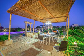 Outdoor dining - Tenuta Apollonio Pool & Relax (Carpignano Salentino)