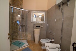Bathroom - Tenuta Apollonio Pool & Relax (Carpignano Salentino)