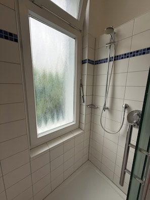 Douche, sĂšche-cheveux