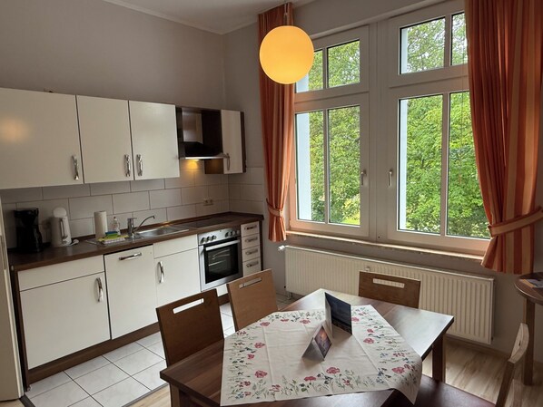 Kühlschrank, Ofen, Herdplatte, Geschirrspüler