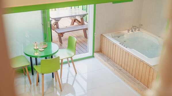 Basic Room, 1 Bedroom (Room A-202 (Spa/ BBQ)) | 1 bedroom, free WiFi - Gapyeong The Hue Spa Pension (Gapyeong)