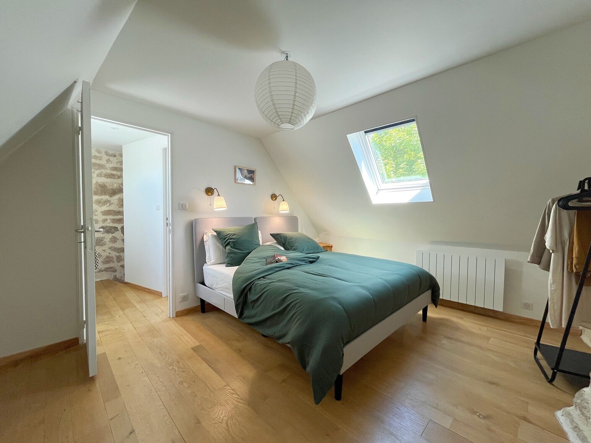 1 slaapkamer, een strijkplank/strijkijzer, wifi, beddengoed