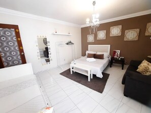 4 chambres, fer et planche à repasser, Wi-Fi, draps fournis