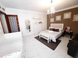 4 chambres, fer et planche à repasser, Wi-Fi, draps fournis