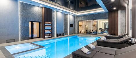 Piscina coberta i piscina climatitzada