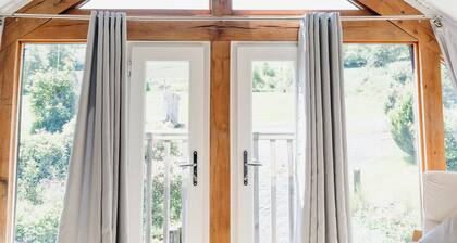 Luxury renovated barn with a large hot tub and games room. Located in the beautiful Welsh countryside with stunning scenery and great hiking trails. Pet and family friendly.