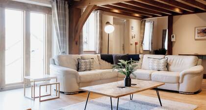 Luxury renovated barn with a large hot tub and games room. Located in the beautiful Welsh countryside with stunning scenery and great hiking trails. Pet and family friendly.