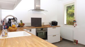 Refrigerador, microondas, horno y lavavajillas 