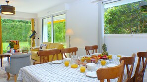 Dining - Holiday home 2 km from the beach (Arradon)