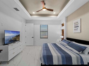 3 室のベッドルーム、デスク、アイロン / アイロン台、WiFi