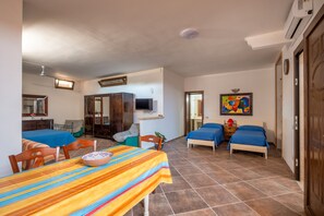 1 makuuhuone, silitysrauta/-lauta, vuodevaatteet