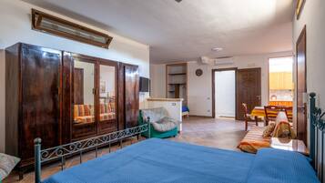 1 soverom, strykejern/-brett og sengetøy