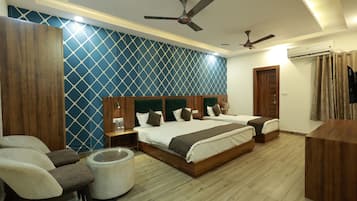 Tremannsrom – classic | Skrivebord, skrivebord for bærbar PC og wi-fi (inkludert)