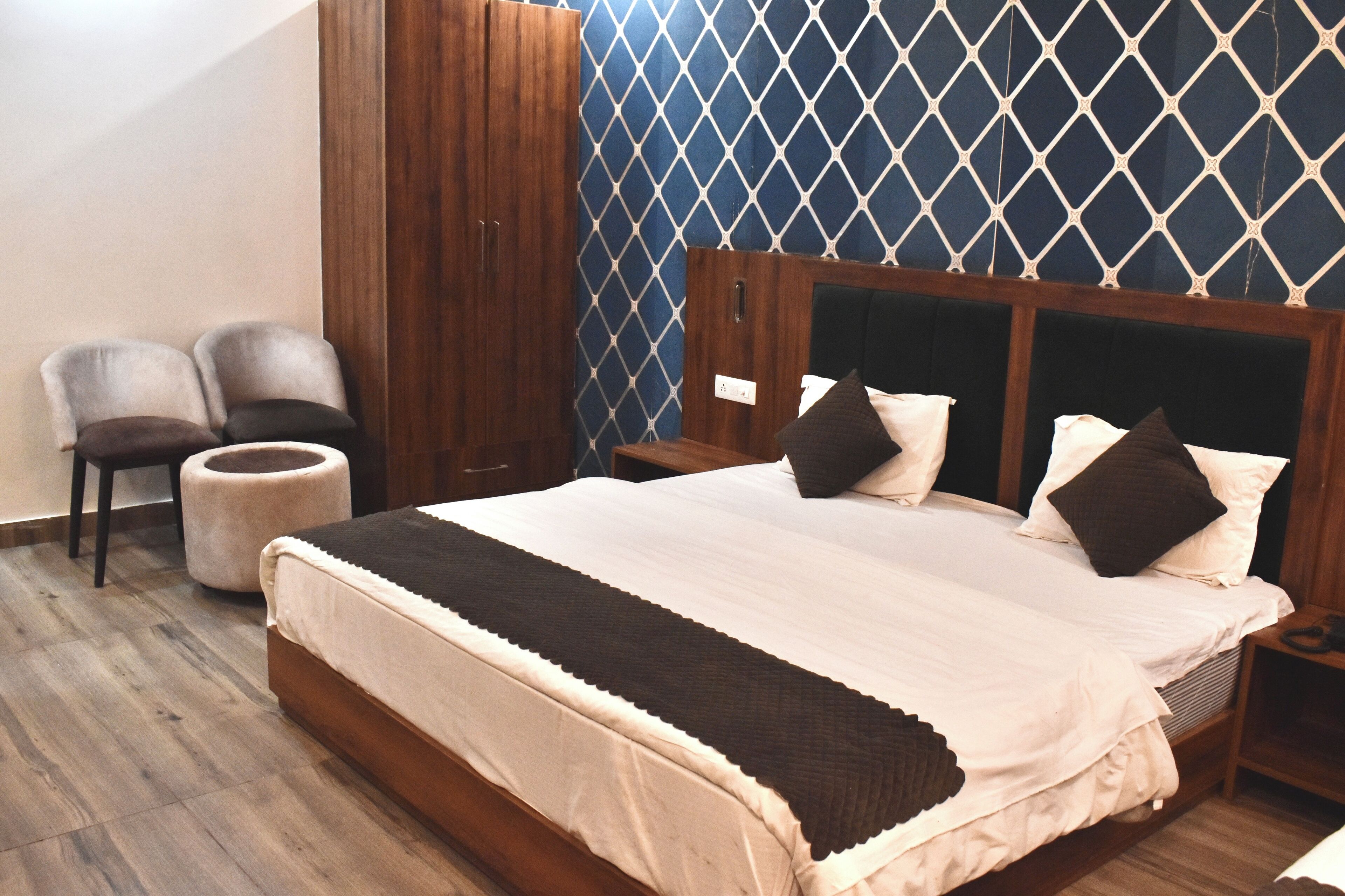 Desk, laptop workspace, free WiFi