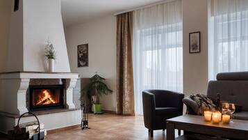 Deluxe Apartment, Balcony, Park View | In-room safe, laptop workspace, blackout drapes, soundproofing