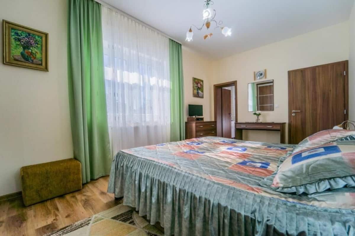 Deluxe Apartment, Balcony, Park View | In-room safe, laptop workspace, blackout drapes, free WiFi