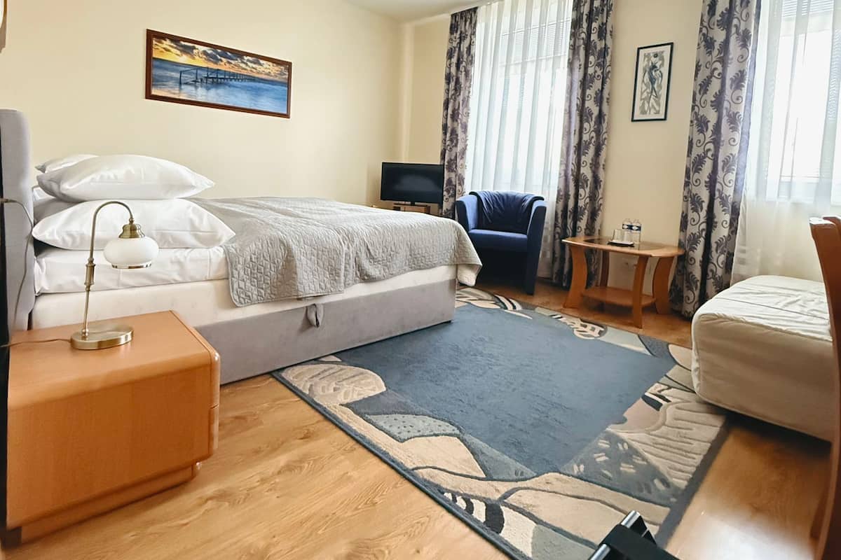 Comfort Double Room, Garden View | In-room safe, laptop workspace, blackout drapes, free WiFi