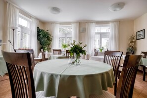 Komplett frokost er inkludert hver dag