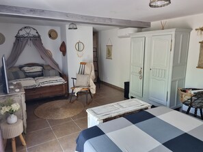 1 bedroom, iron/ironing board, WiFi, bed sheets