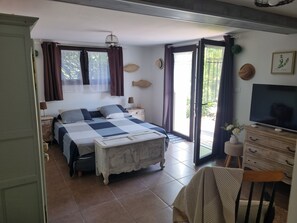 1 chambre, fer et planche à repasser, Wi-Fi, draps fournis
