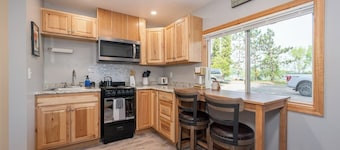 Sunset Cottage | McKinney Lake Cottages