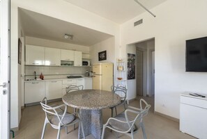 Dining - Sun & Smile – Independent Seaside Villa with Veranda and Terrace (Ostuni)