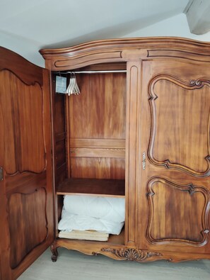 1 chambre, bureau, fer et planche à repasser, accès au Wi-Fi (inclus)