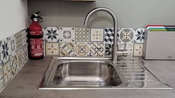 Fridge, microwave, oven, coffee/tea maker
