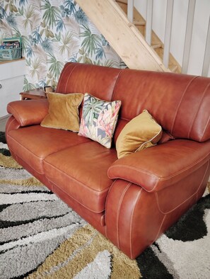Smart-tv, een dvd-speler, boeken en een filmbibliotheek