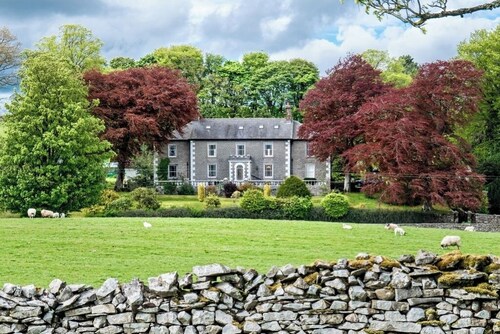 Brownber Hall - country house with sweeping views of the Howgill Fells
