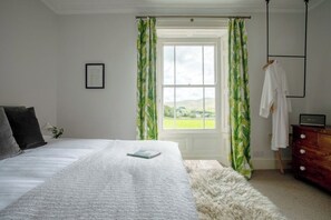 8 bedrooms, iron/ironing board, WiFi, bed sheets