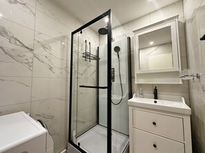 Shower, towels, toilet paper