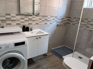 Shower, hair dryer, towels