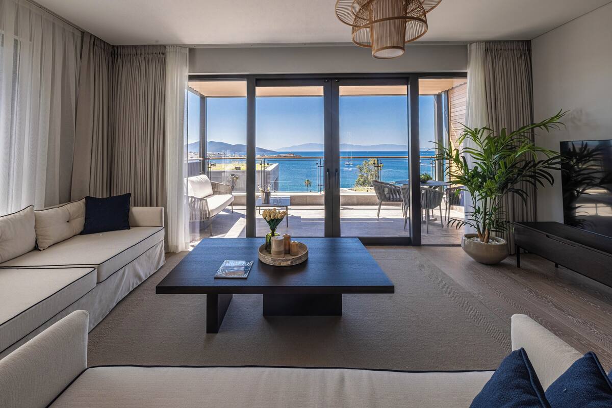 Luxury House, 1 Queen Bed with Sofa bed, Sea View, Beachside | Living room | 70-inch Smart TV with digital channels, Netflix, streaming services