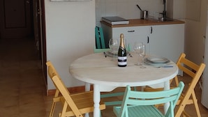 Dining - Apt - Empuriabrava hyper center, beach and shops, view on natural park and sea (Empuriabrava)