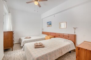 2 chambres, fer et planche à repasser, Wi-Fi, draps fournis