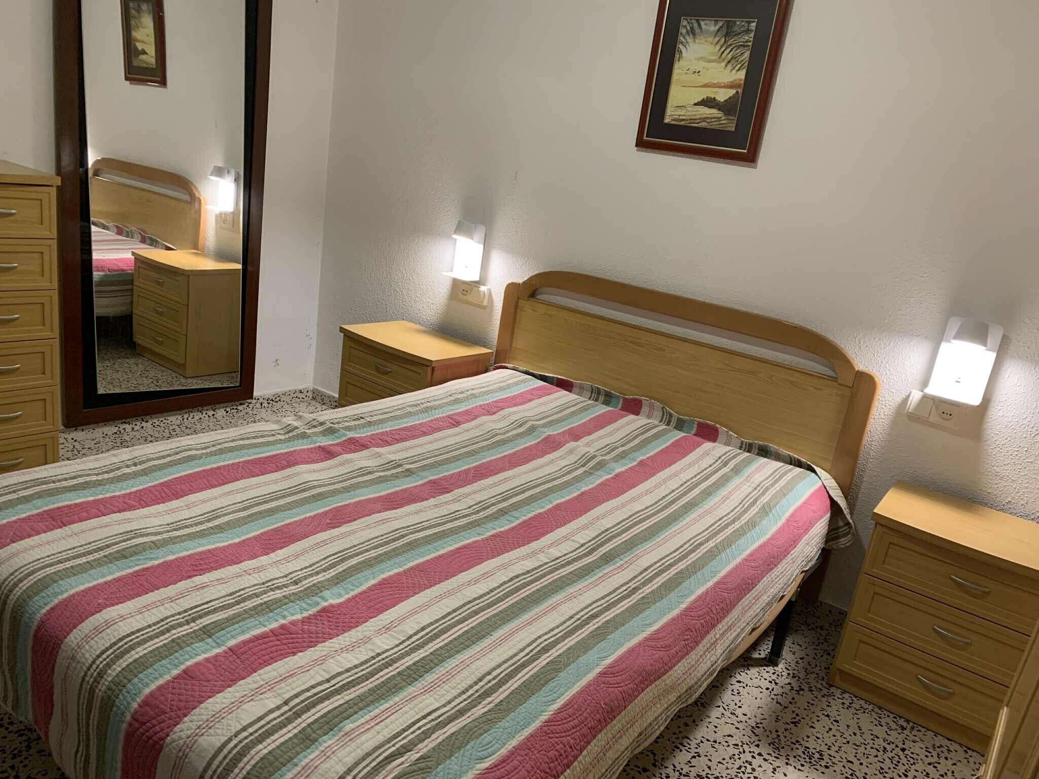2 chambres, fer et planche à repasser, Wi-Fi, draps fournis